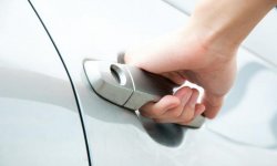 Всегда проверяйте, сработал ли замок в автомобиле