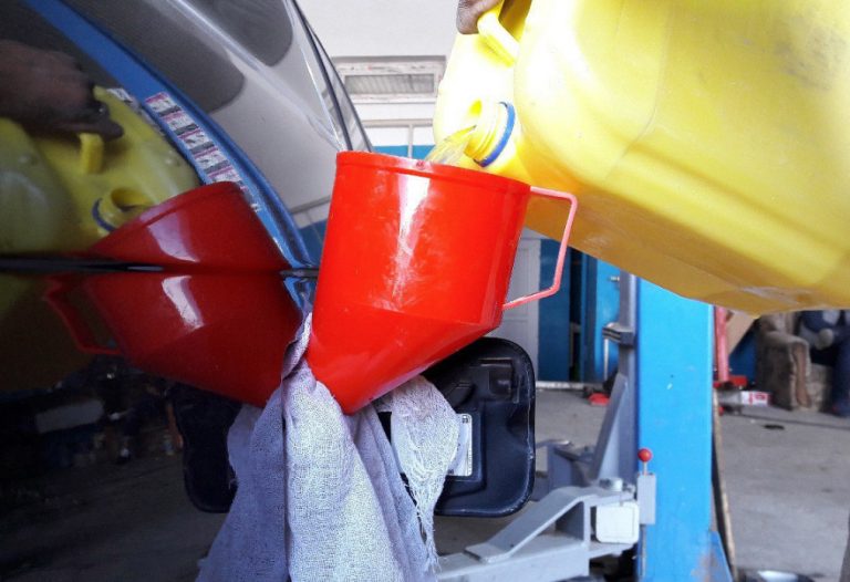 Проверенные методы, которые могут помочь очистить бензобак внутри от ...